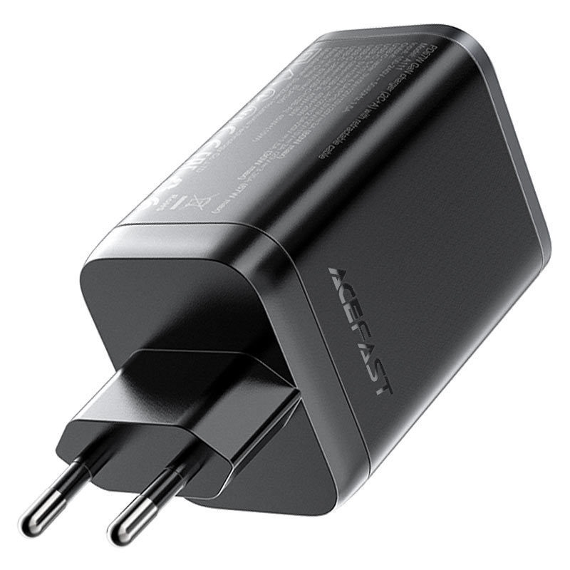 מטען מהיר ייחודי הכולל כבל טעינה USB-C נשלף ויציאות טעינה USB-A ו-USB-C