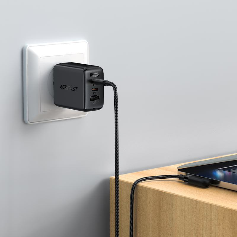 כבל סנכרון וטעינה איכותי USB-C ל-USB-C בזווית 90°, חיפוי קלוע, 2 מטר