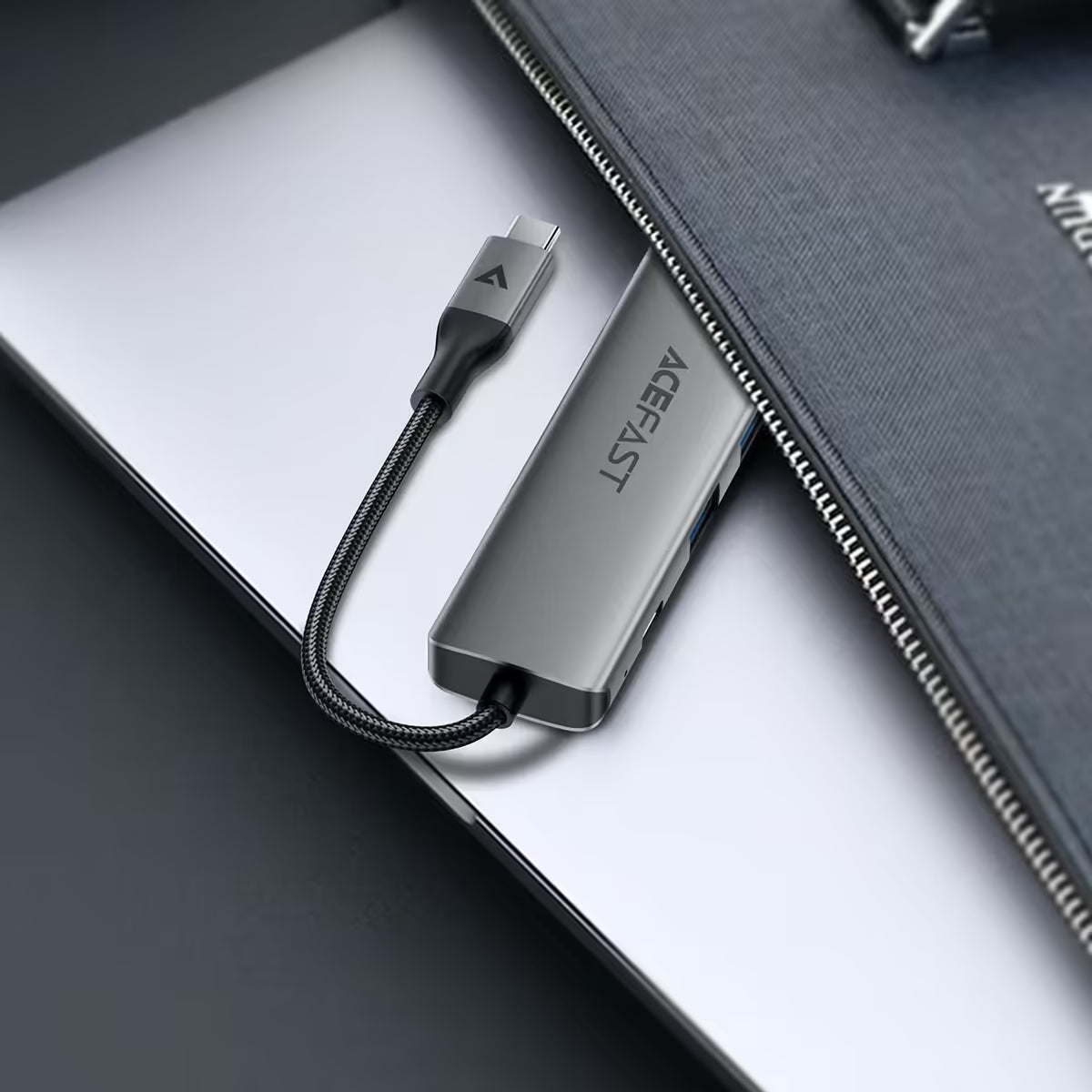 מפצל USB ותחנת עגינה 6 ב-1 ACEFAST J18 – תמיכה ב-4K 60Hz, טעינה מהירה 90W וקורא כרטיסים