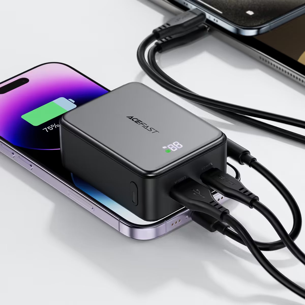 מטען נייד ACEFAST M28 – הספק 22.5W, קיבולת 10000mAh וצג דיגיטלי חכם