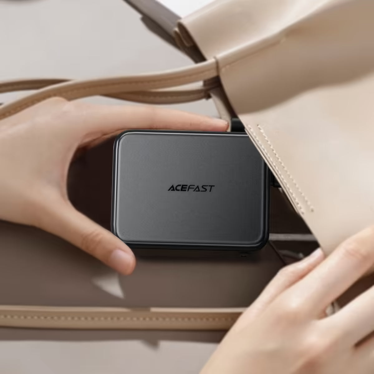 מטען נייד ACEFAST M28 – הספק 22.5W, קיבולת 10000mAh וצג דיגיטלי חכם
